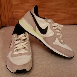 nike international shoes